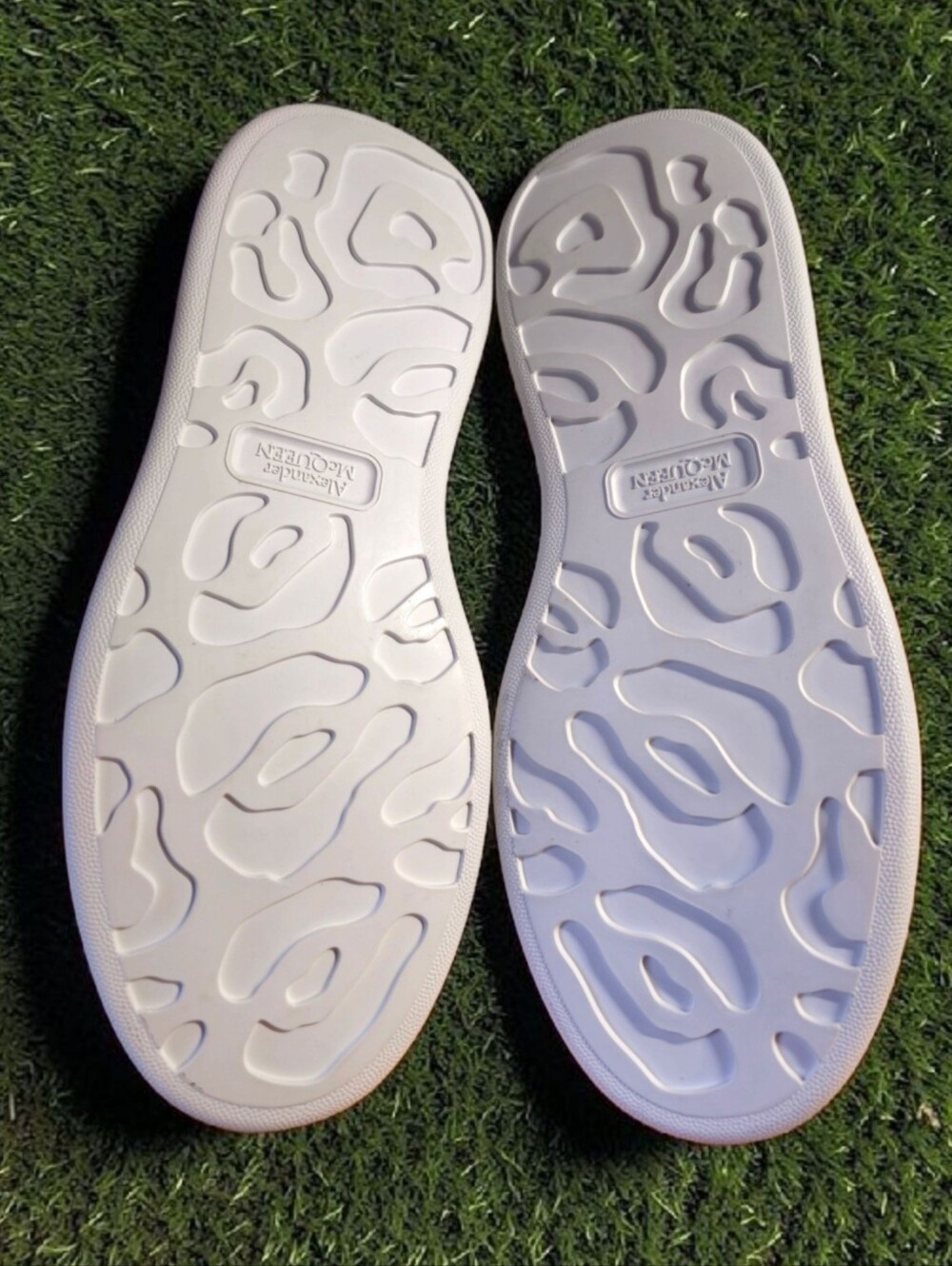 Alexander McQueen Oversized Iridescent White Size 8 No Box - Picture 6 of 6